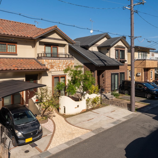 静かでとても穏やかな亀岡平和台の住宅街の様子